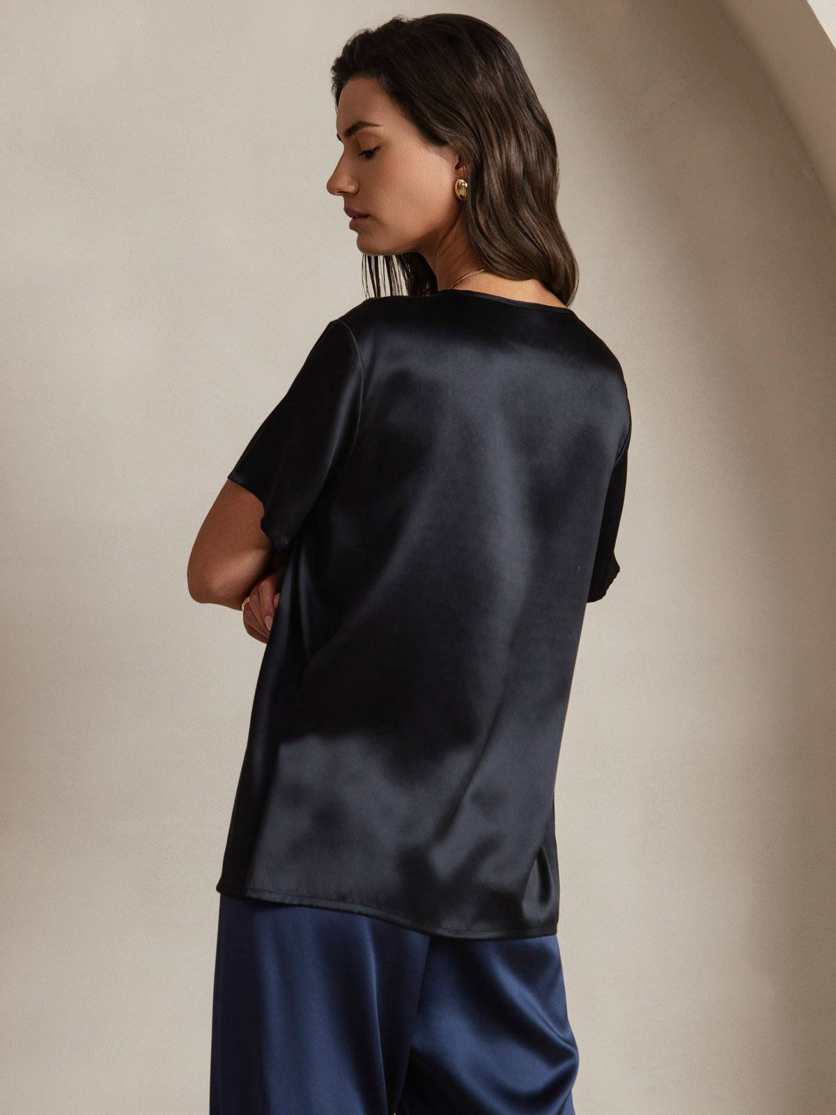 SilkSilky-UK Pure Silk Short Sleeve Round Neck Women's T-Shirt Black 002