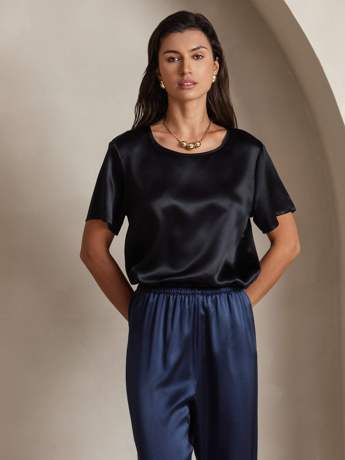 SilkSilky-UK Pure Silk Short Sleeve Round Neck Women's T-Shirt Black 005