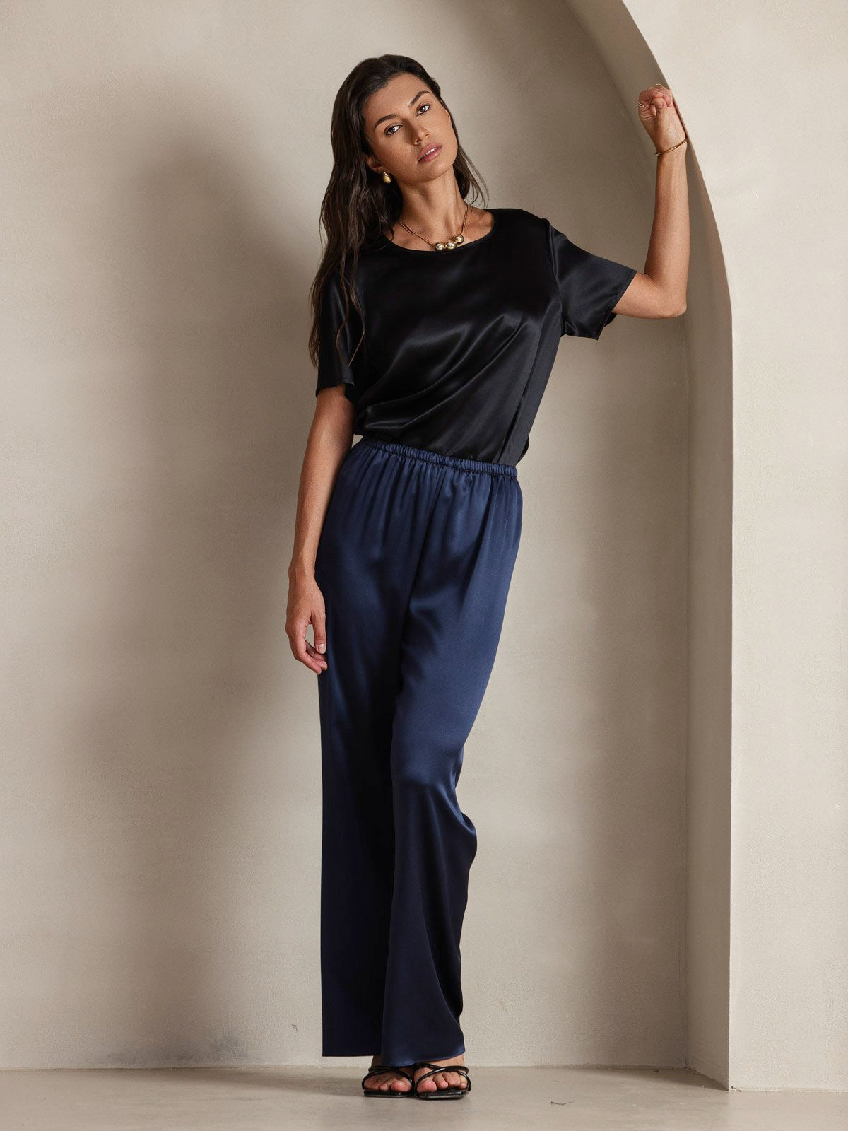 SilkSilky-UK Pure Silk Short Sleeve Round Neck Women's T-Shirt Black 007