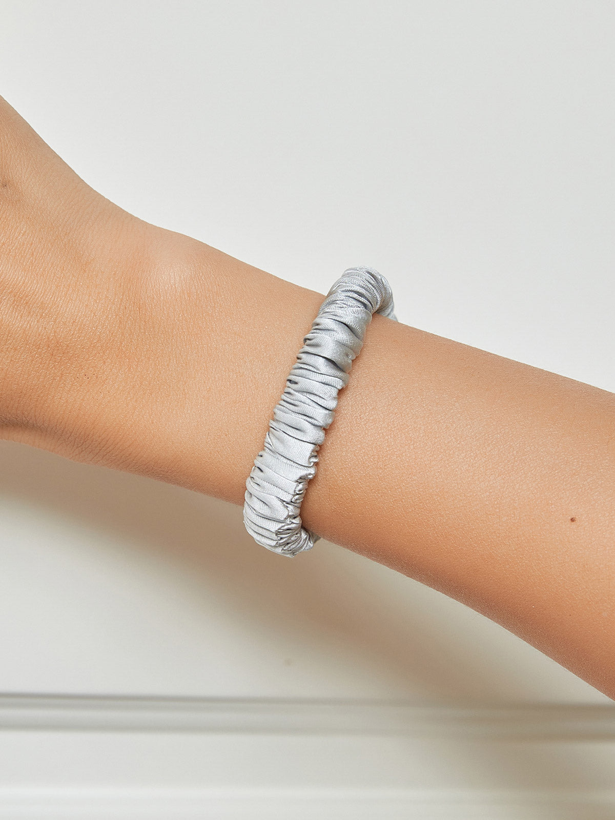 [Silver] SilkSilky-UK 19Momme Pure Silk Scrunchie 001