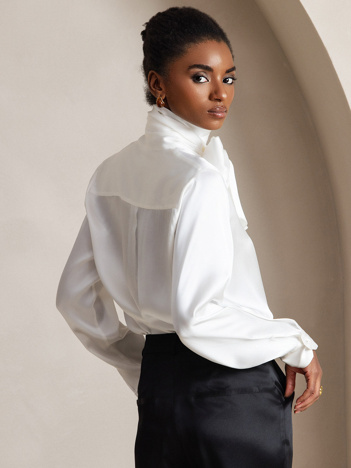 [White] SilkSilky-UK 19Momme Silk Long Sleeve Tie Neck Women's Shirt 004