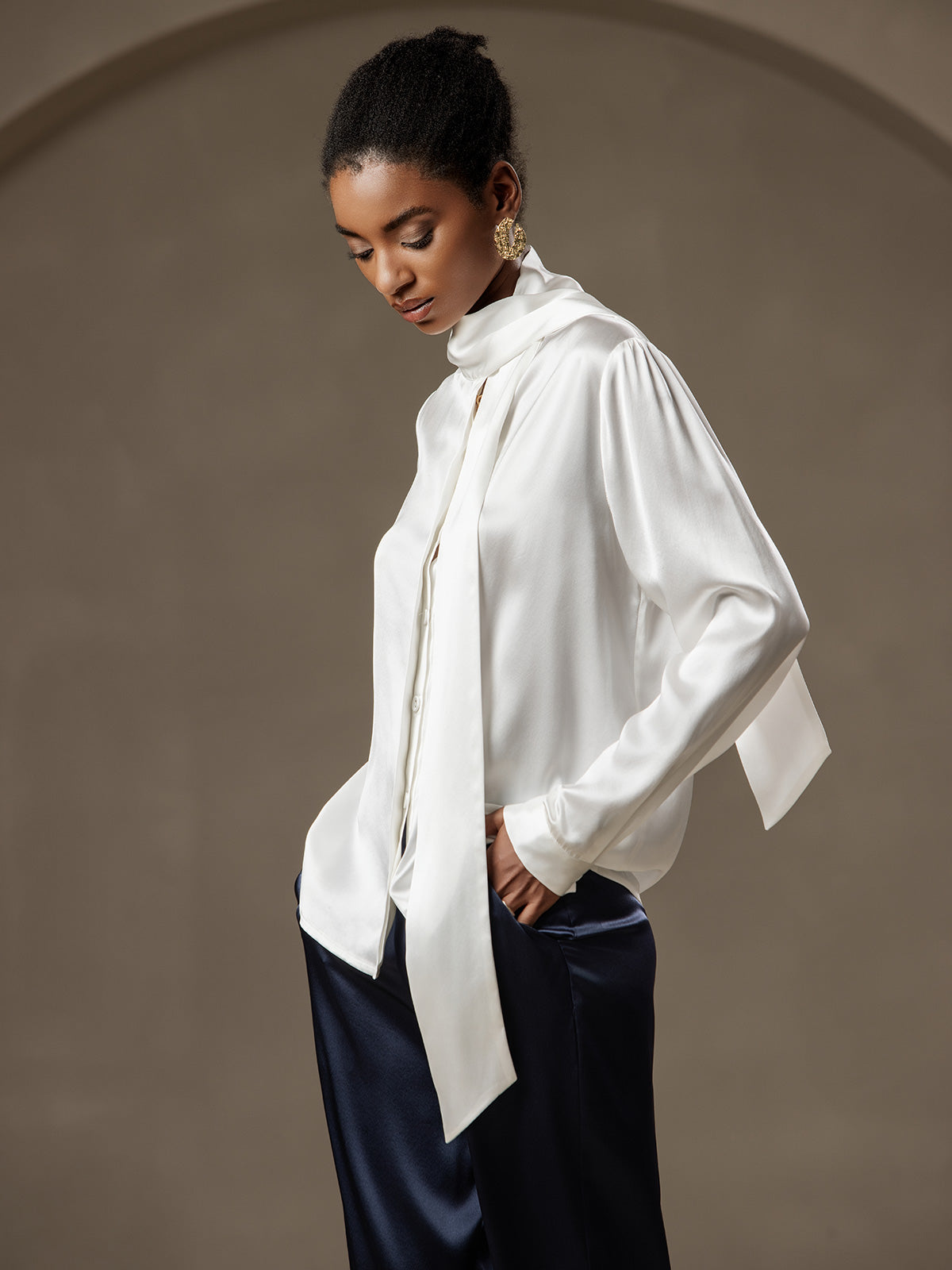 [White] SilkSilky-UK 19Momme Silk Long Sleeve Tie Neck Women's Shirt 004