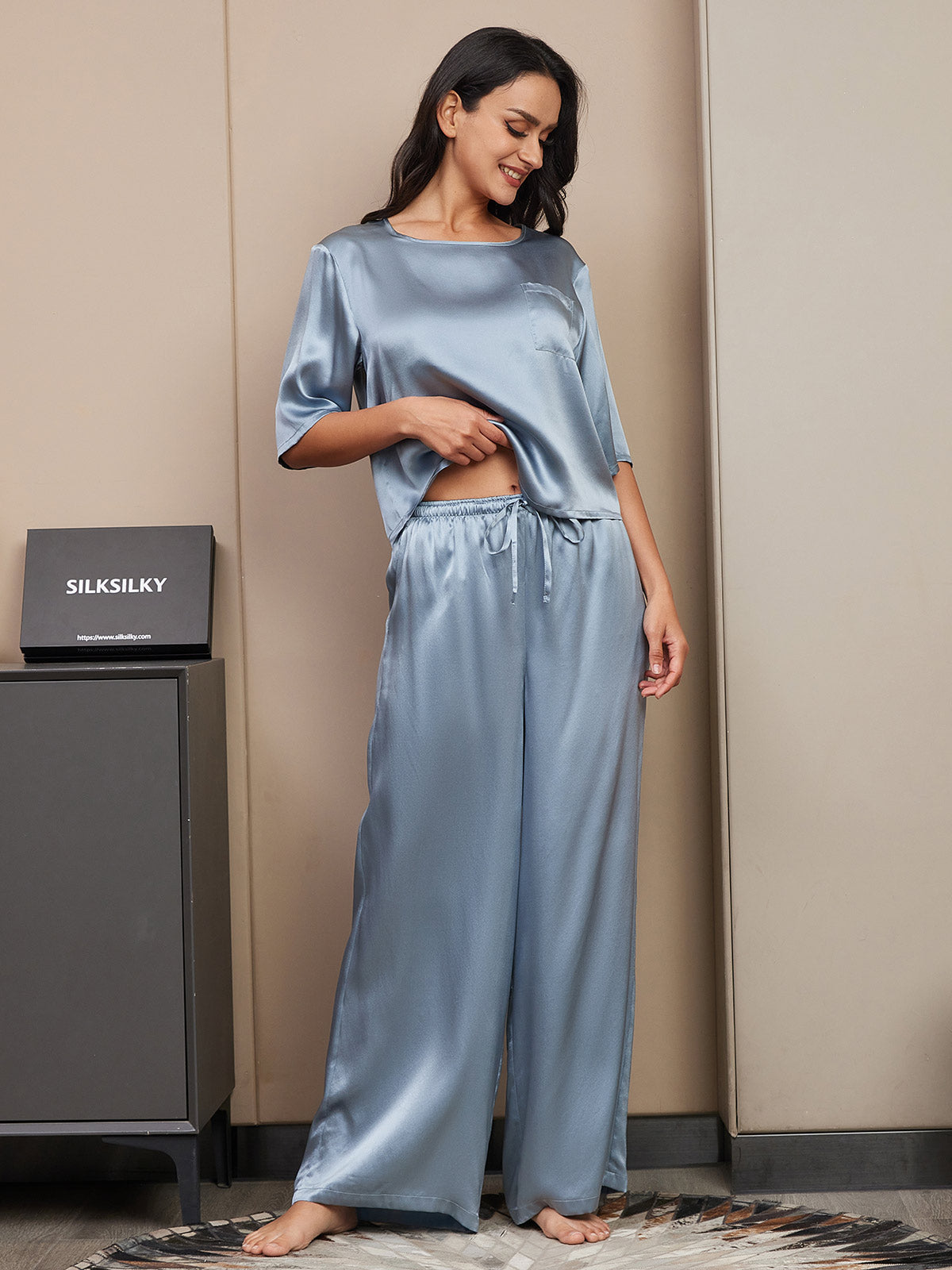 SilkSilky-UK-Pure-Silk-Half-Sleeve-Round-Neck-Women's-Pyjamas-Grayish-Blue-004