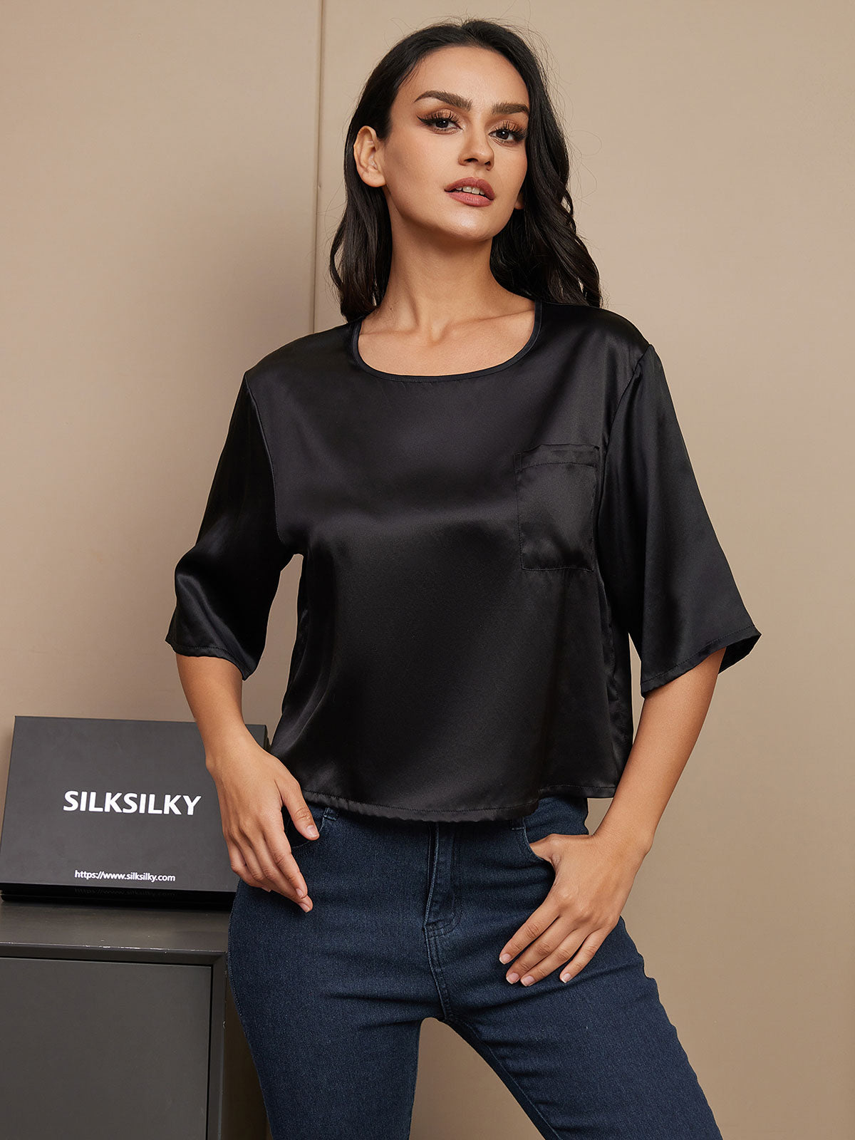 SilkSilky UK Pure Silk Half Sleeve Boat Neck Women's T Shirt Black 001