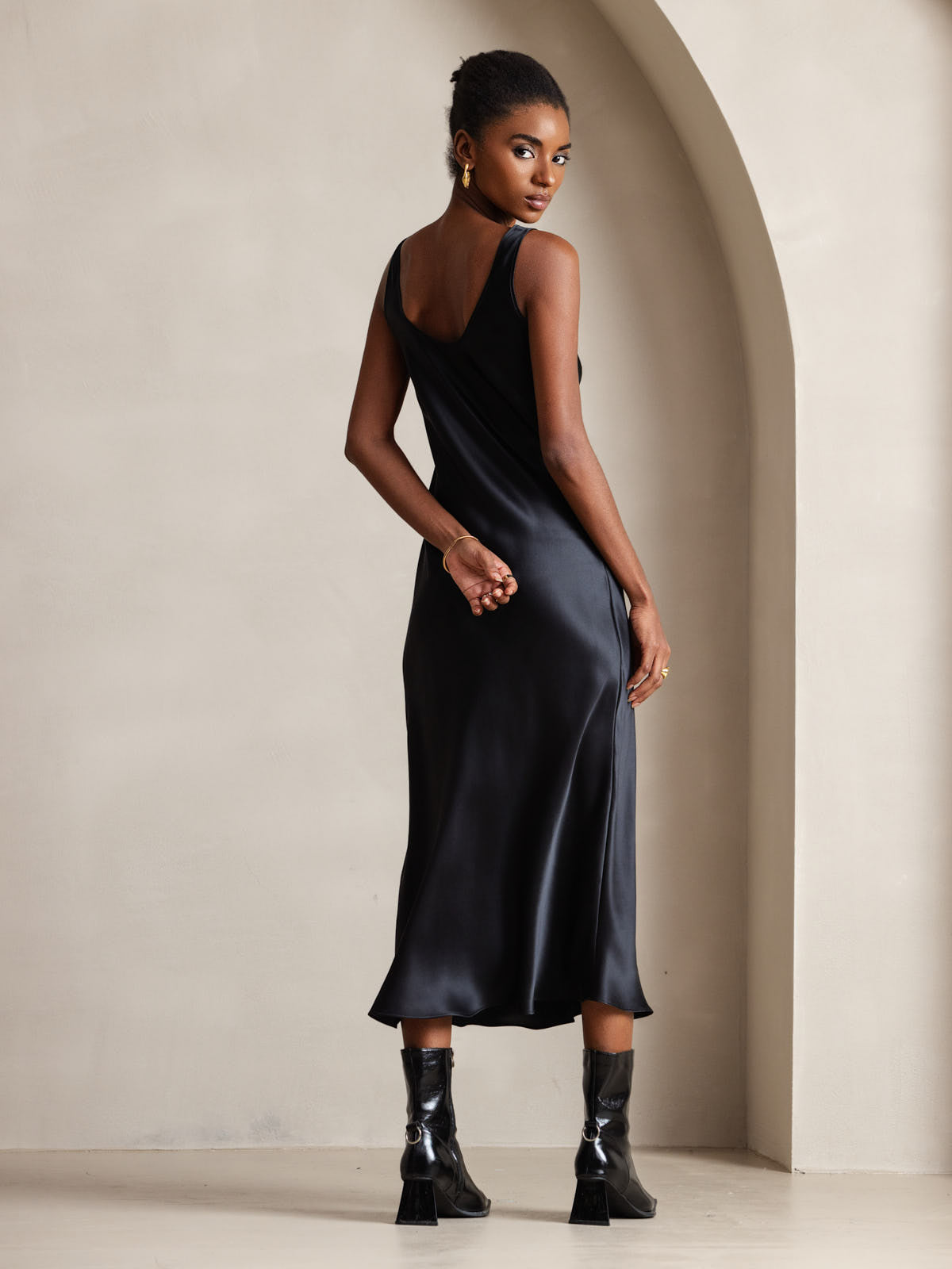 [Black] SilkSilky-UK Pure Silk Boat Neck Dress 002