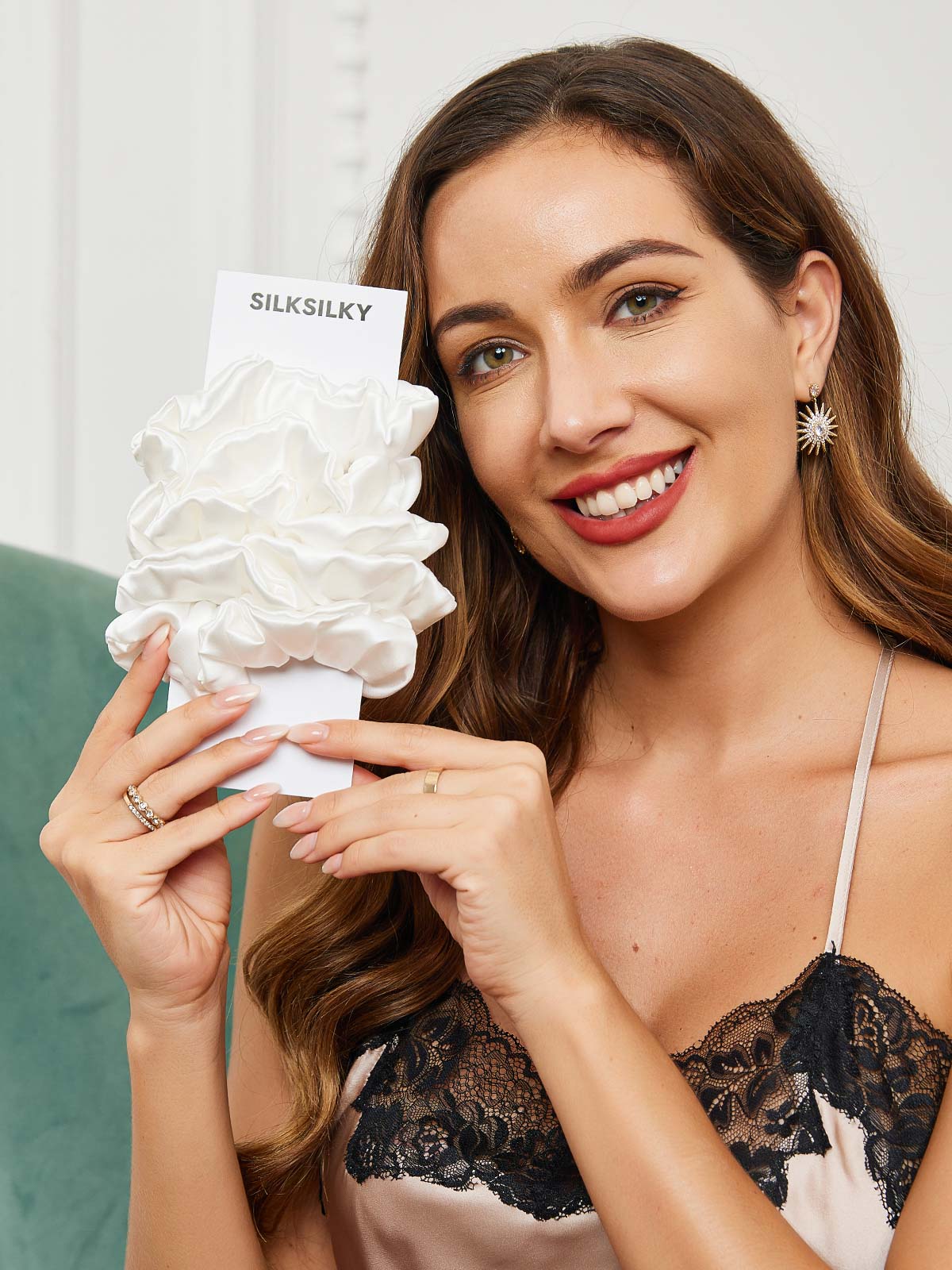 [White] SilkSilky-UK 19Momme Pure Silk Scrunchie 002