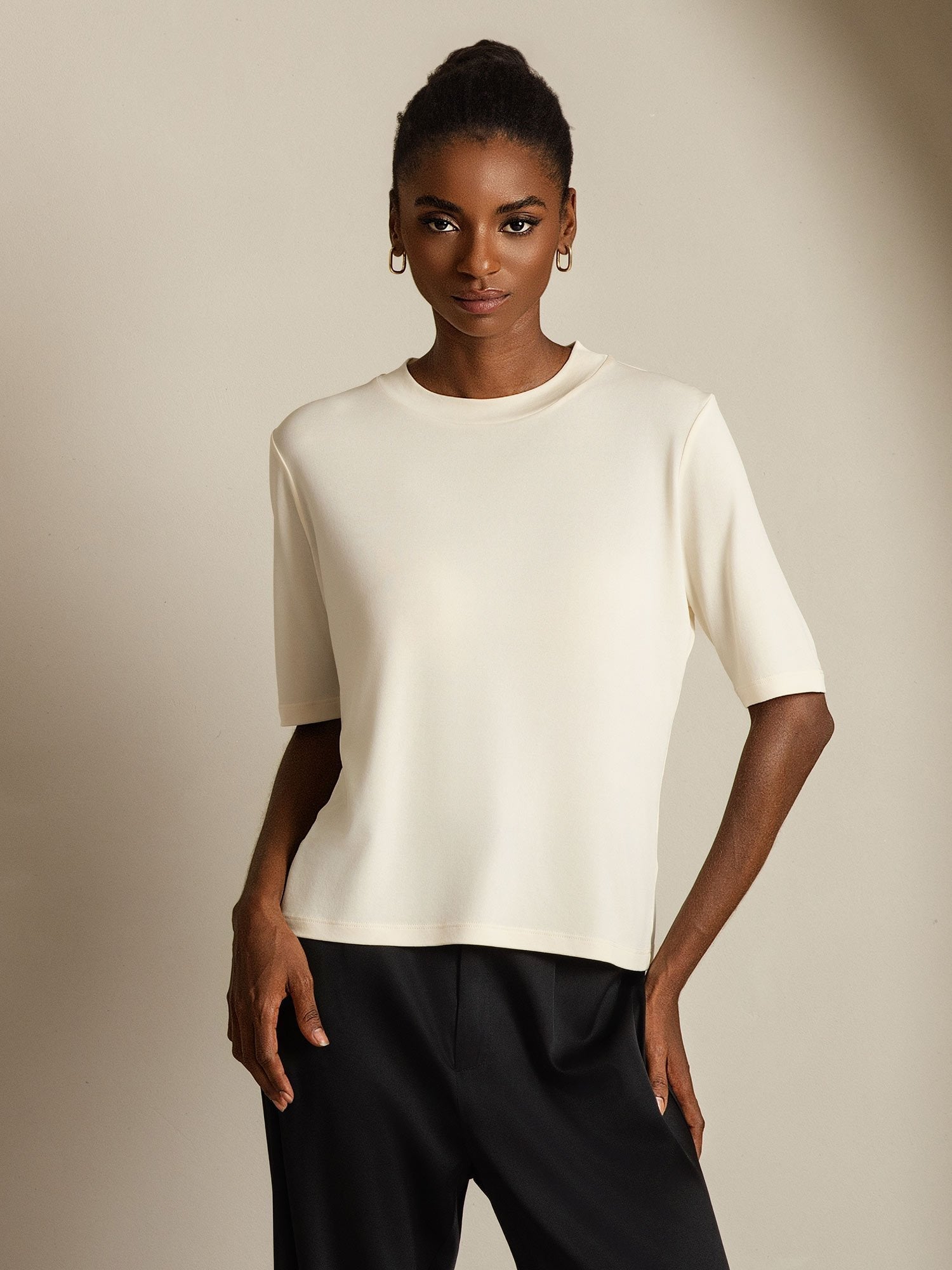 [Beige] SilkSilky-UK Pure Silk Round Neck Women's T-Shirt 006