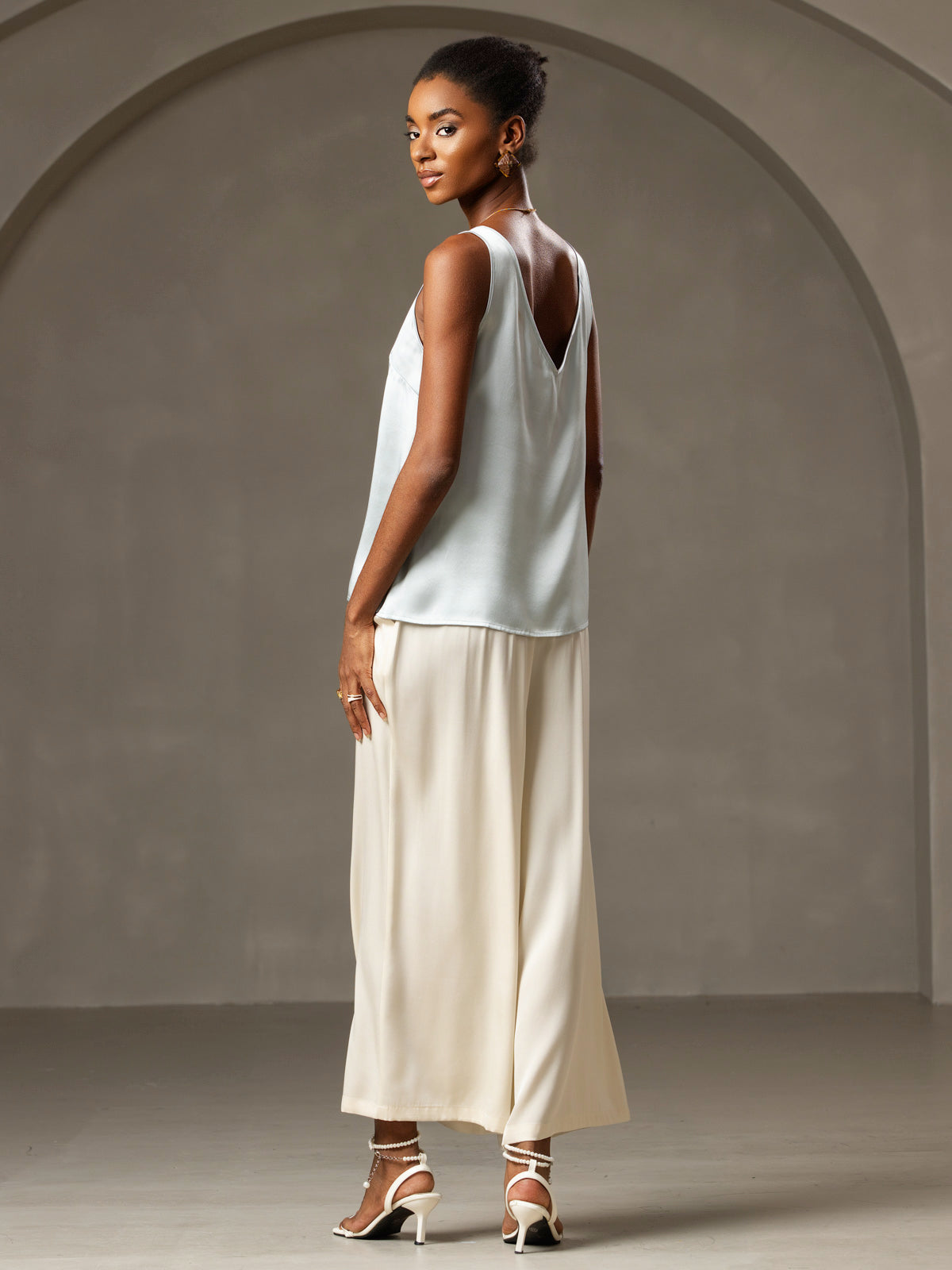 SilkSilky UK Pure Silk Sleeveless V Neck Camisole LightBlue 002