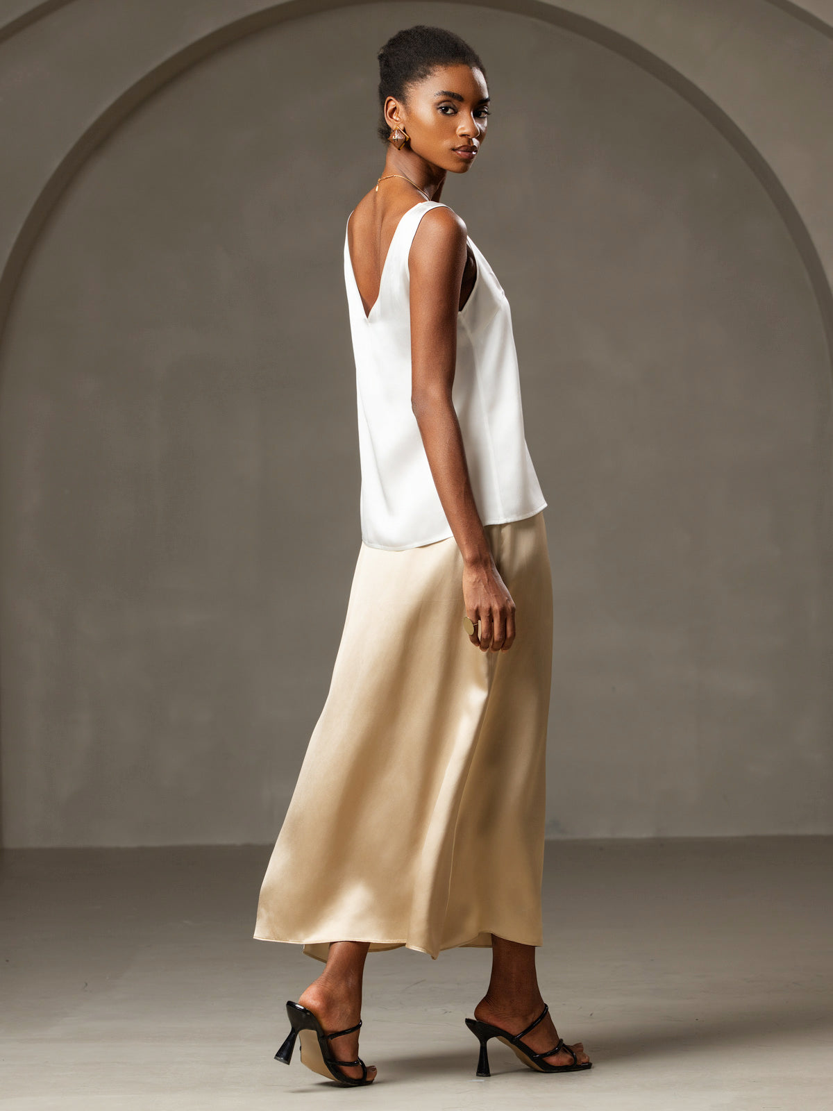 [White] SilkSilky-UK 19Momme Silk V Neck Camisole 003