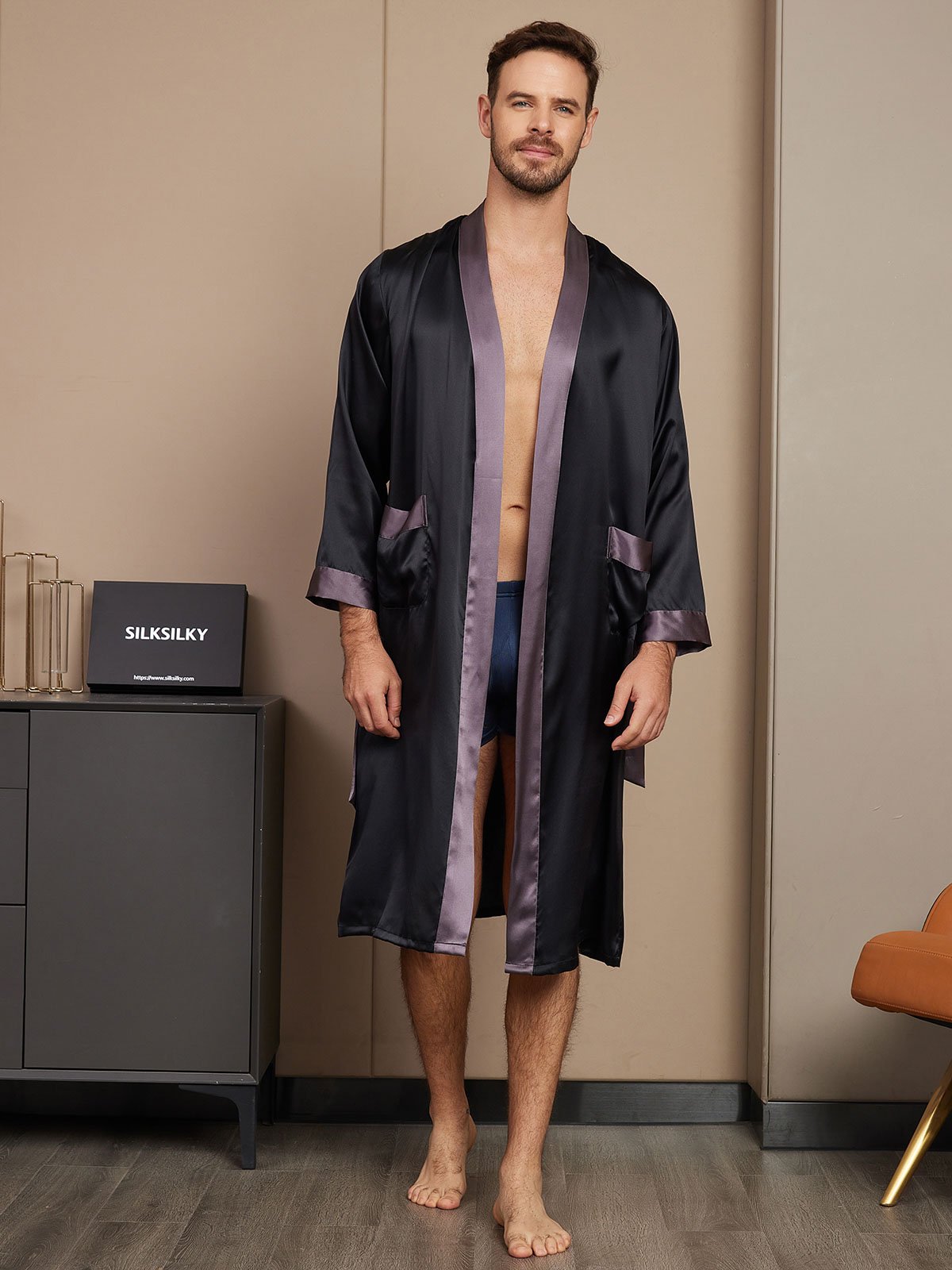 SilkSilky UK Pure Silk Long Sleeve Mens Robe Black 001