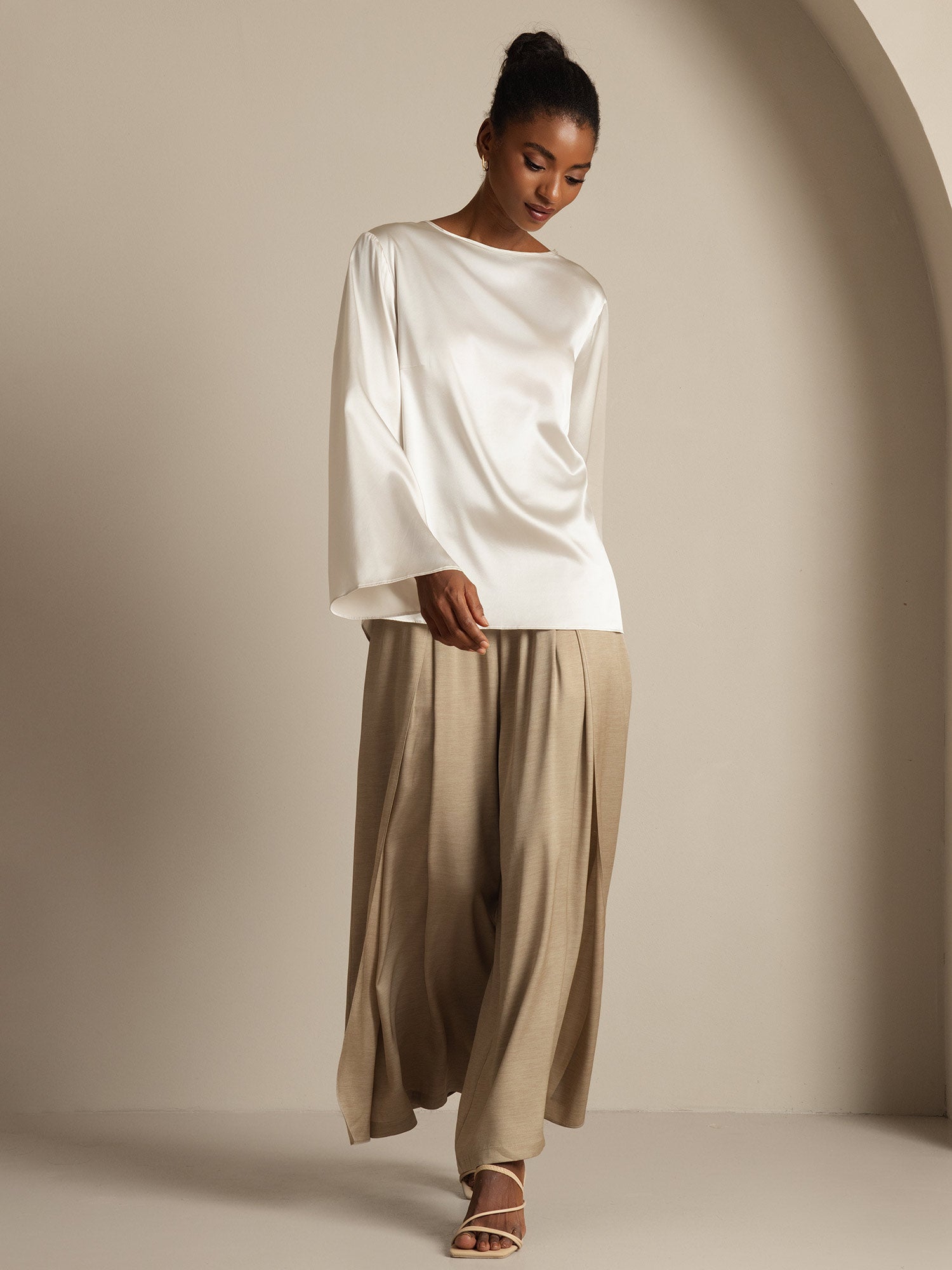 [Light Gray] SilkSilky-UK 19Momme Silk Round Neck Women's T-Shirt 005