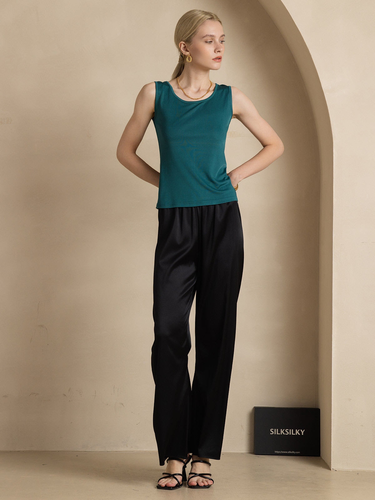 [Dark Green] SilkSilky-UK Silk Knitted Sleeveless Round Neck Women's T-Shirt 006