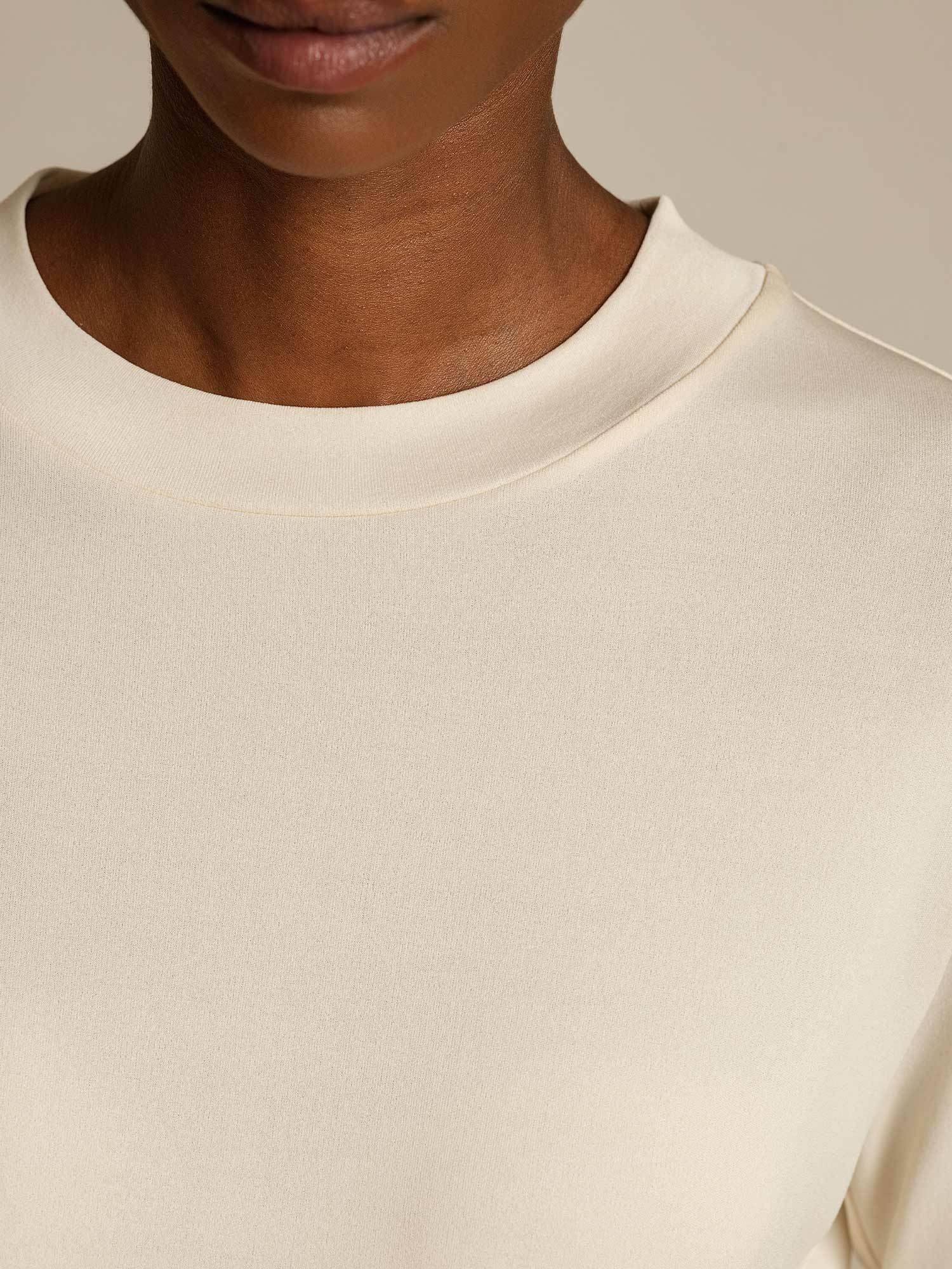 [Beige] SilkSilky-UK Pure Silk Round Neck Women's T-Shirt 004
